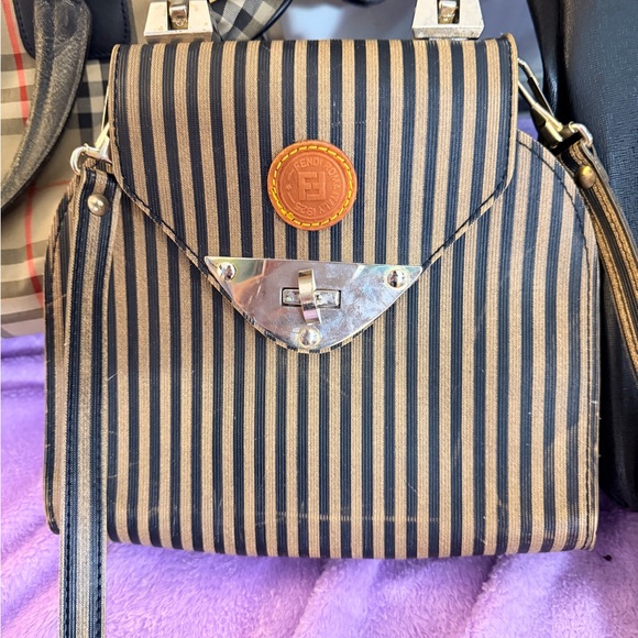 FLASH SALE 50% OFF 24HRS 1970'S authentic Fendi penguin flap. RARE - Picture 2 of 15